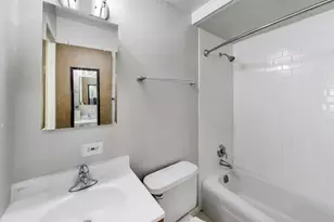 561 W Stratford Pl, Chicago, IL 60657 - Photo 15