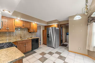 302 Meadow Drive, Shorewood, IL 60404 - Photo 3