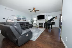 2709 Piney Run, Bloomington, IL 61705 - Photo 3