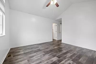 204 Southwicke Drive, Streamwood, IL 60107 - Photo 25