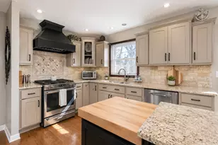 992 Belaire Ct, Naperville, IL 60563 - Photo 9