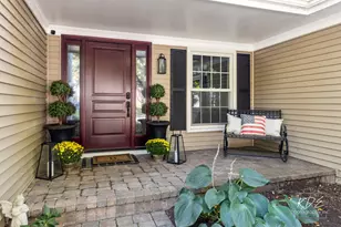 992 Belaire Ct, Naperville, IL 60563 - Photo 3