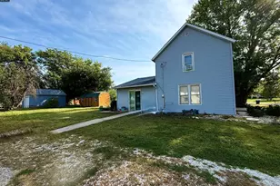 225 W 5th St, McNabb, IL 61335 - Photo 3