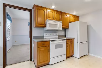 1726 Williamsburg Road, Rockford, IL 61107 - Photo 7