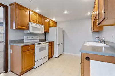 1726 Williamsburg Road, Rockford, IL 61107 - Photo 5