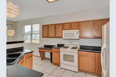 670 S Wellston Lane, Romeoville, IL 60446 - Photo 9