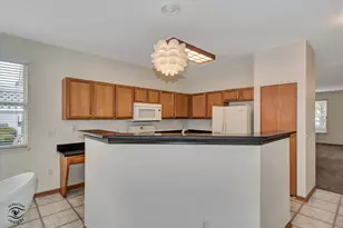 670 S Wellston Ln, Romeoville, IL 60446 - Photo 7