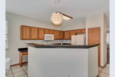 670 S Wellston Lane, Romeoville, IL 60446 - Photo 7