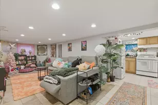 3727 N Bosworth Ave, Chicago, IL 60613 - Photo 3