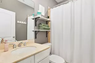 1927 W Belmont Ave, Chicago, IL 60657 - Photo 15