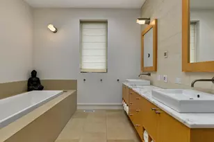 1302 W Erie St, Chicago, IL 60642 - Photo 21