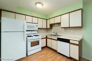 631 Derry Ct, Schaumburg, IL 60193 - Photo 9