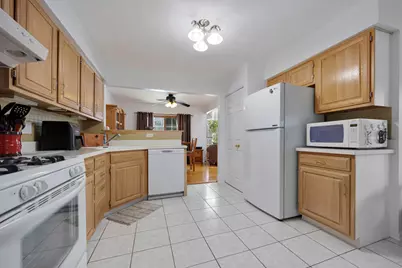 733 Clover Hill Court, Elk Grove Village, IL 60007 - Photo 9