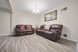 1803 Dumont Ln, Schaumburg, IL 60194 - Photo 5