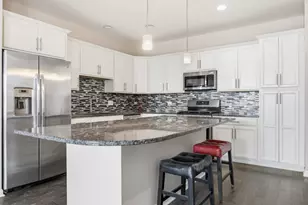 901 Times Square Dr, Aurora, IL 60504 - Photo 9