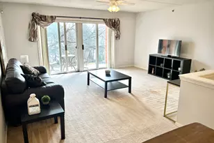 710 Creekside Dr, Mount Prospect, IL 60056 - Photo 3