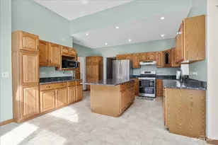 823 Cindy Ln, Sandwich, IL 60548 - Photo 7