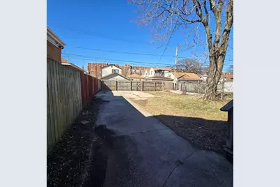 11250 S Parnell Avenue, Chicago, IL 60628 - Photo 31