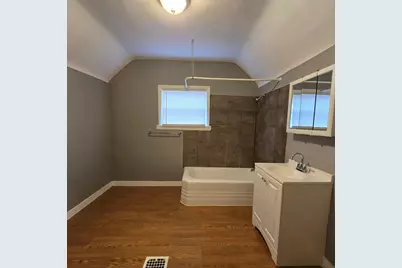 11250 S Parnell Avenue, Chicago, IL 60628 - Photo 19