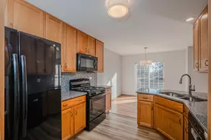 2487 Amber Ln, Elgin, IL 60123 - Photo 7