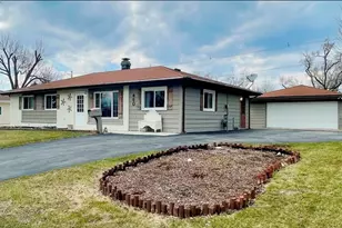 460 Flagstaff Ln, Hoffman Estates, IL 60169 - Photo 1