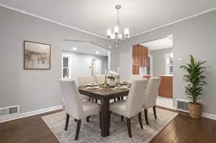 10231 S Rhodes Ave, Chicago, IL 60628 - Photo 3