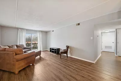 8025 Woodglen Lane #303, Downers Grove, IL 60516 - Photo 5