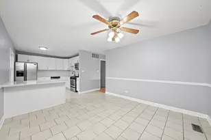 8218 N Carrolton Ct, Hanover Park, IL 60133 - Photo 7