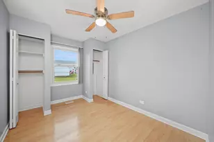 8218 N Carrolton Ct, Hanover Park, IL 60133 - Photo 15