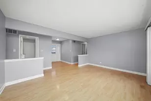 8218 N Carrolton Ct, Hanover Park, IL 60133 - Photo 3