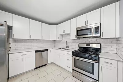 8218 N Carrolton Court, Hanover Park, IL 60133 - Photo 9