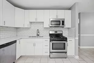 8218 N Carrolton Ct, Hanover Park, IL 60133 - Photo 11