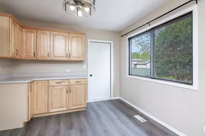 3920 Shoreline Drive, Hanover Park, IL 60133 - Photo 9