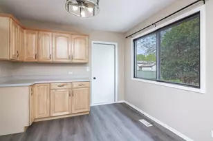 3920 Shoreline Dr, Hanover Park, IL 60133 - Photo 9