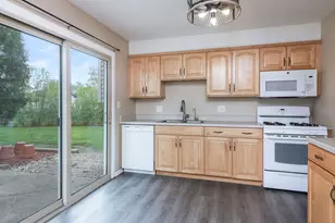 3920 Shoreline Dr, Hanover Park, IL 60133 - Photo 7