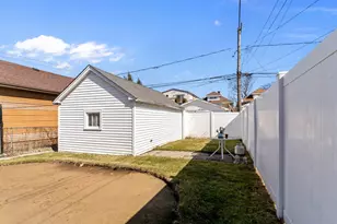 3023 N 76th Ct, Elmwood Park, IL 60707 - Photo 21