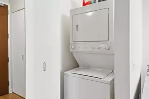 201 N Westshore Dr, Chicago, IL 60601 - Photo 11