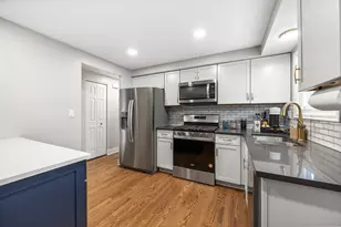 618 Boxwood Dr, Schaumburg, IL 60193 - Photo 11