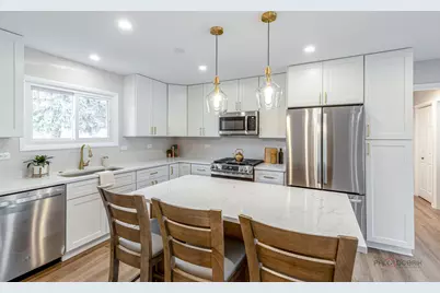 1967 Red Fox Lane, Green Oaks, IL 60048 - Photo 5