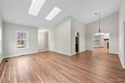 1095 Devonshire Avenue, Naperville, IL 60540 - Photo 7