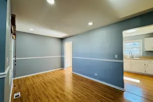 923 Daniels Ct, Schaumburg, IL 60194 - Photo 3