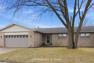 609 N Monroe Ave, Bradley, IL 60915 - Photo 1