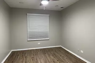 255 E Court of Shorewood, Vernon Hills, IL 60061 - Photo 9