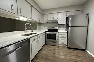 255 E Court of Shorewood, Vernon Hills, IL 60061 - Photo 5