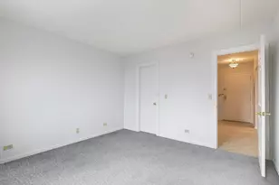 9078 W Heathwood Dr, Niles, IL 60714 - Photo 9