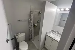 928 W Belle Plaine Ave, Chicago, IL 60613 - Photo 13