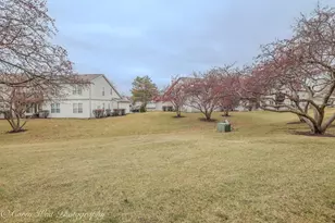 356 Woodview Cir, Elgin, IL 60120 - Photo 23