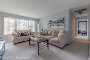 356 Woodview Cir, Elgin, IL 60120 - Photo 7