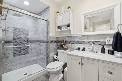 1942 W Fargo Avenue, Chicago, IL 60645 - Photo 15