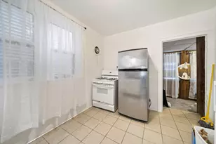 3748 N Troy St, Chicago, IL 60618 - Photo 9